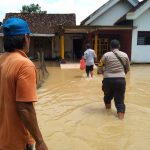 Penyaluran Bantuan Makan untuk Korban Banjir Desa Pakel